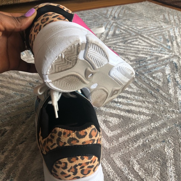 Shoes - Picture 5 of 9